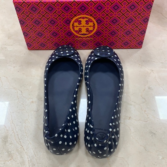 TORY BURCH NAPPA LEATHER TRAVEL BALLET FLATS CLASSIC NAVY DOTS SIZE 8.5 - Picture 4 of 16